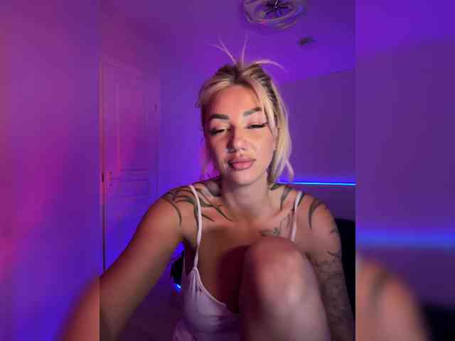 -AmazingBlonde- webcam