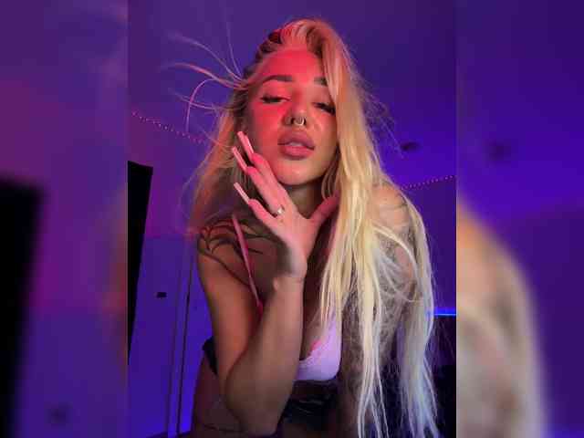 -AmazingBlonde- webcam