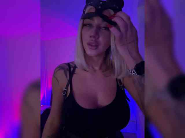 -AmazingBlonde-