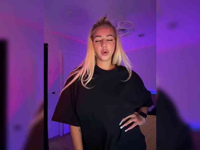 -AmazingBlonde- webcam
