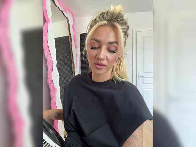 -AmazingBlonde- webcam
