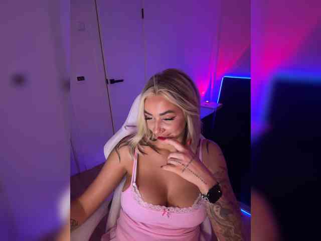 -AmazingBlonde-