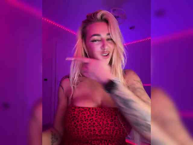 -AmazingBlonde- webcam