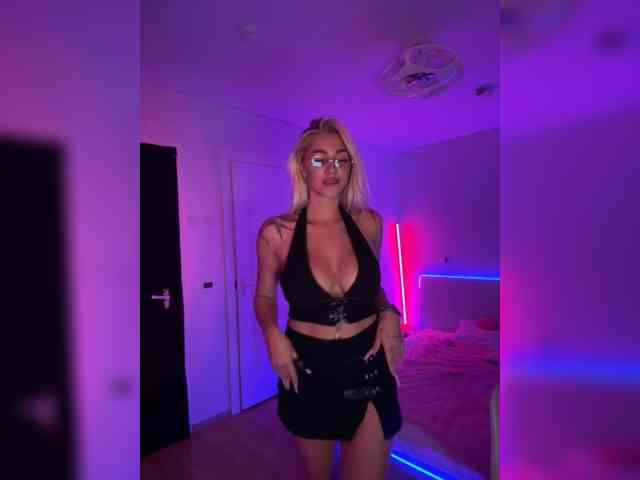 -AmazingBlonde-