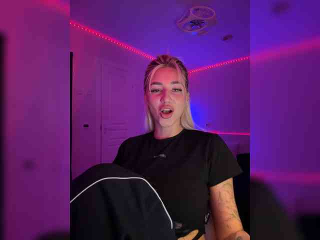 -AmazingBlonde- webcam