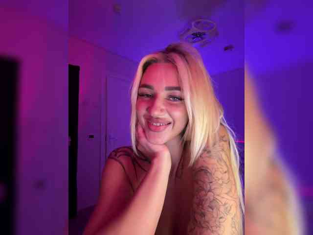 -AmazingBlonde- webcam