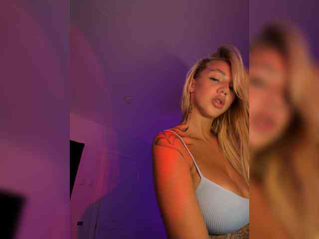 Model: -AmazingBlonde-