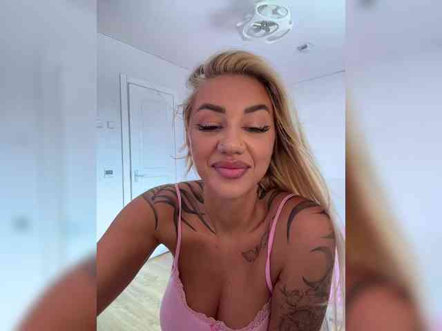 -AmazingBlonde- webcam