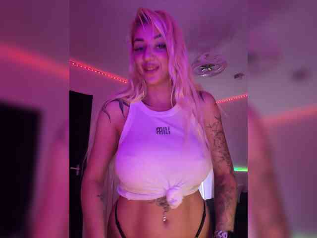 -AmazingBlonde- webcam