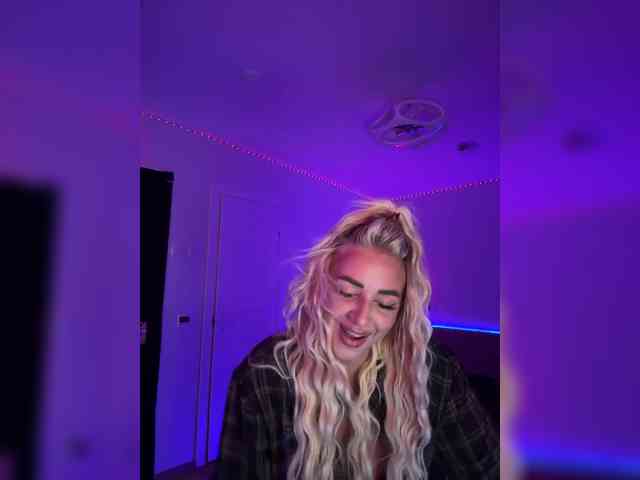 -AmazingBlonde- webcam