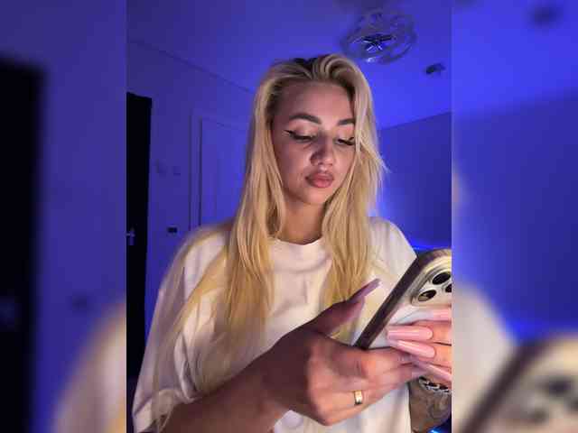 هذا النموذج مباشر الآن. -AmazingBlonde-
