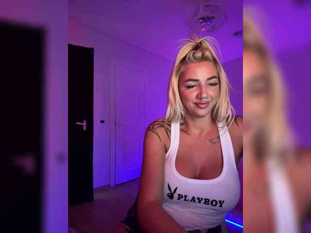 -AmazingBlonde-