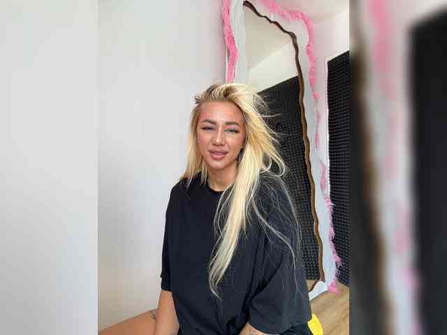 -AmazingBlonde- webcam