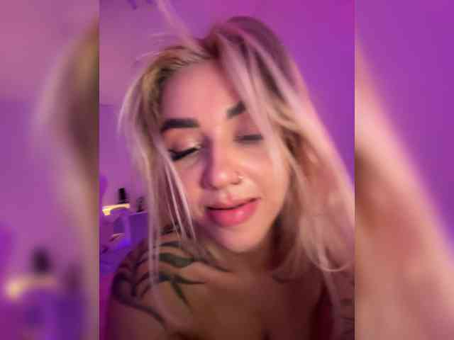 -AmazingBlonde-