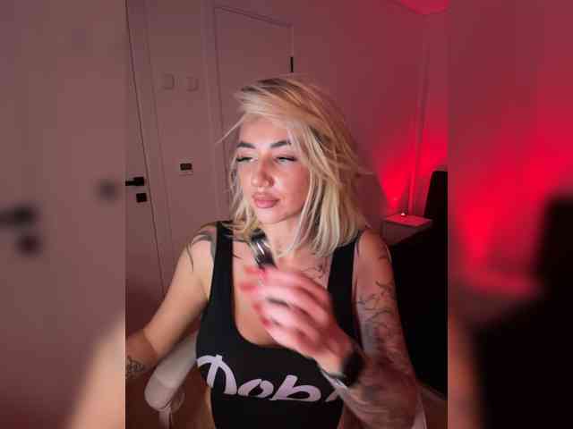 -AmazingBlonde-