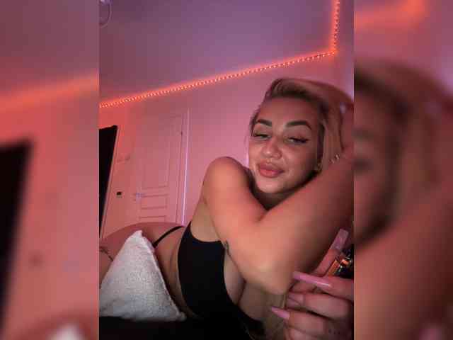 -AmazingBlonde- webcam