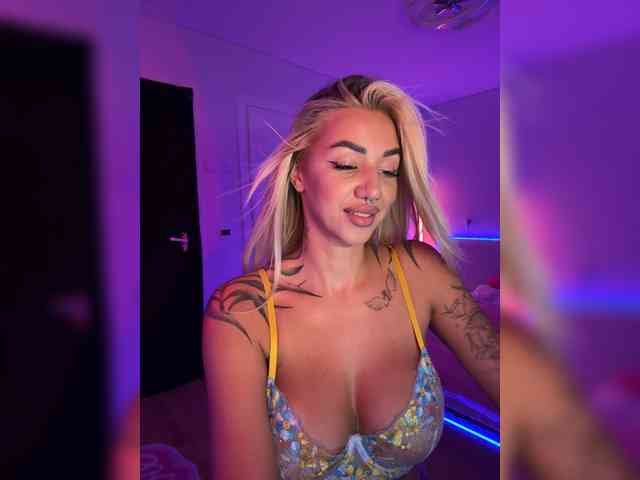 -AmazingBlonde- webcam