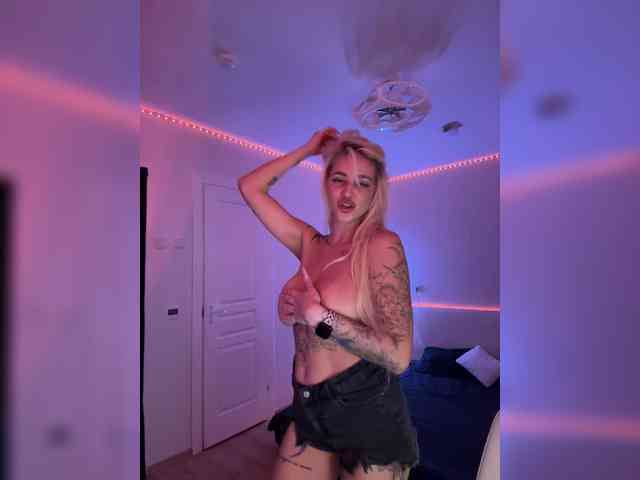 -AmazingBlonde- webcam