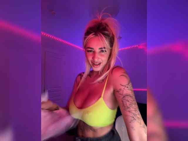 -AmazingBlonde- webcam