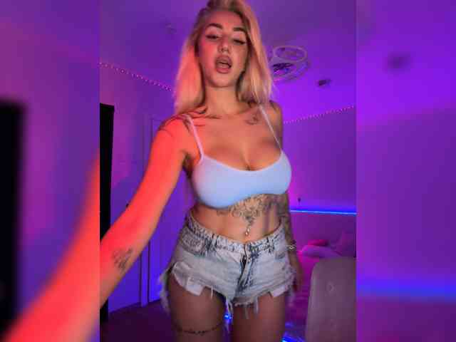 -AmazingBlonde- webcam