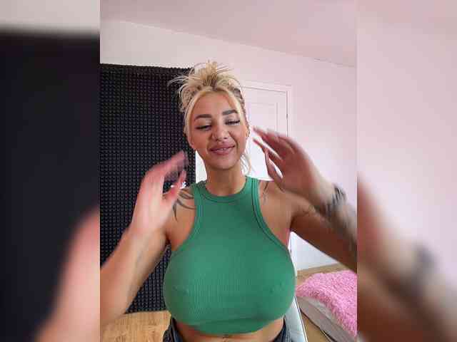-AmazingBlonde- webcam