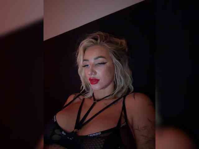 -AmazingBlonde-