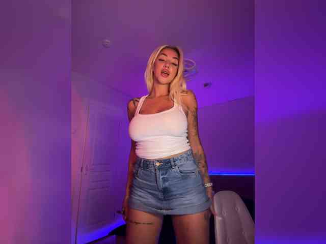 -AmazingBlonde-
