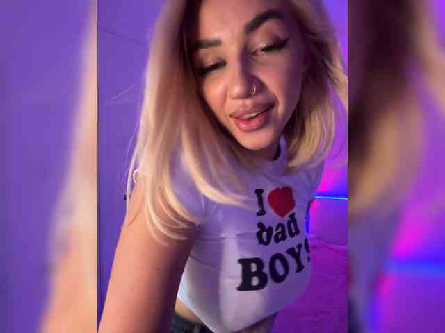-AmazingBlonde-