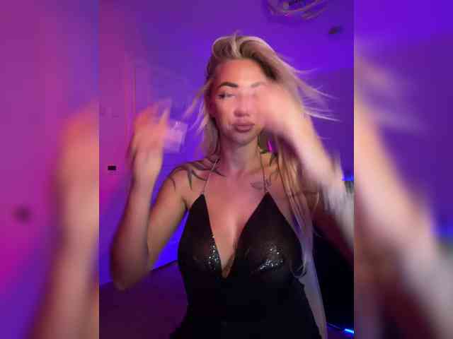 -AmazingBlonde- webcam
