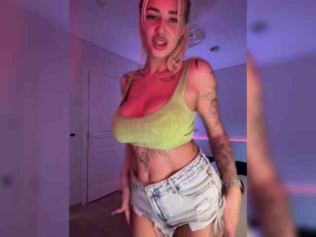 -AmazingBlonde- webcam