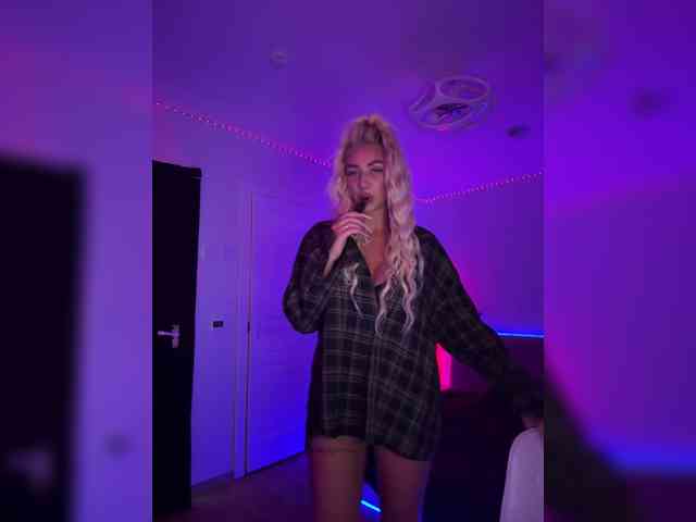 -AmazingBlonde- webcam