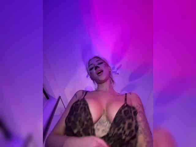 -AmazingBlonde-