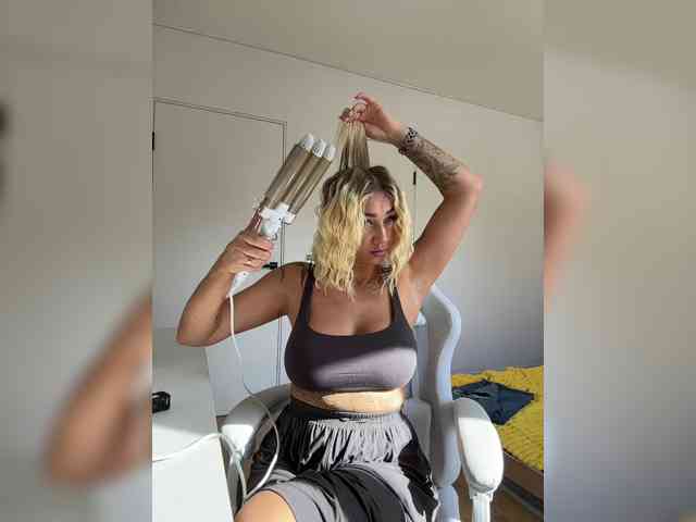 -AmazingBlonde- webcam
