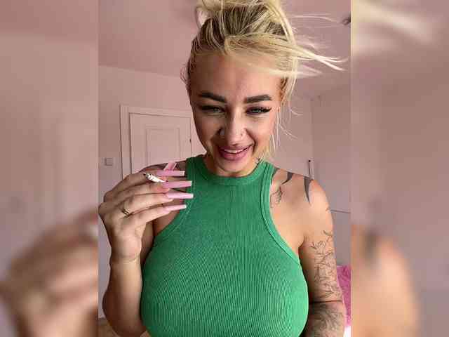 -AmazingBlonde- webcam