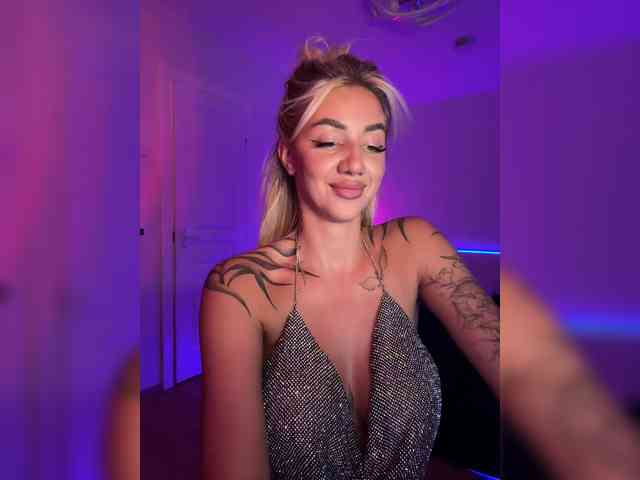 -AmazingBlonde- webcam