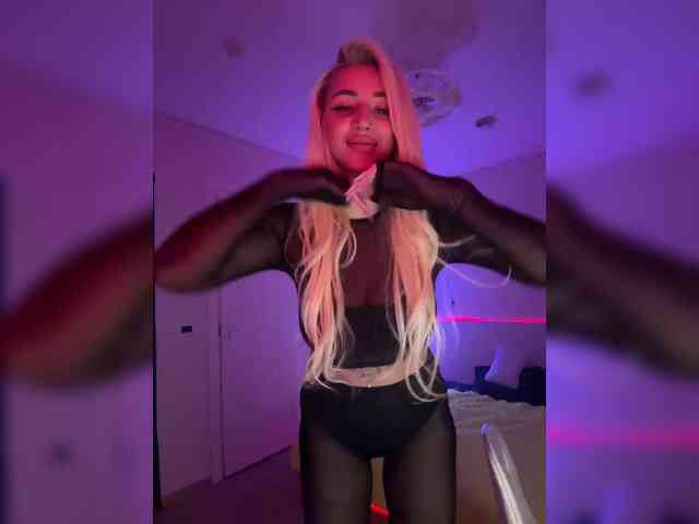 -AmazingBlonde- webcam