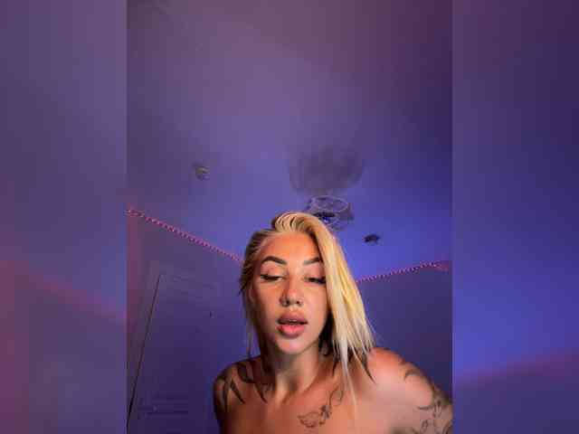 -AmazingBlonde- webcam