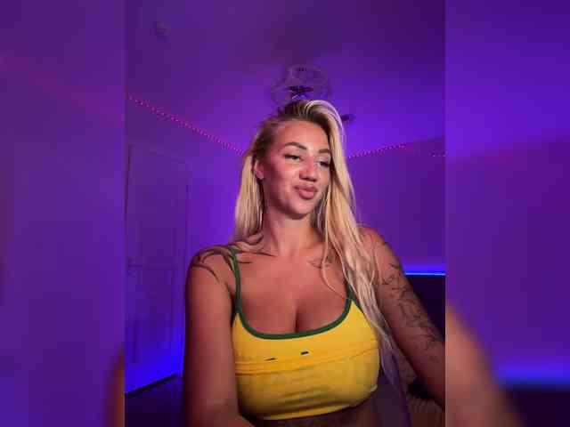 -AmazingBlonde- webcam