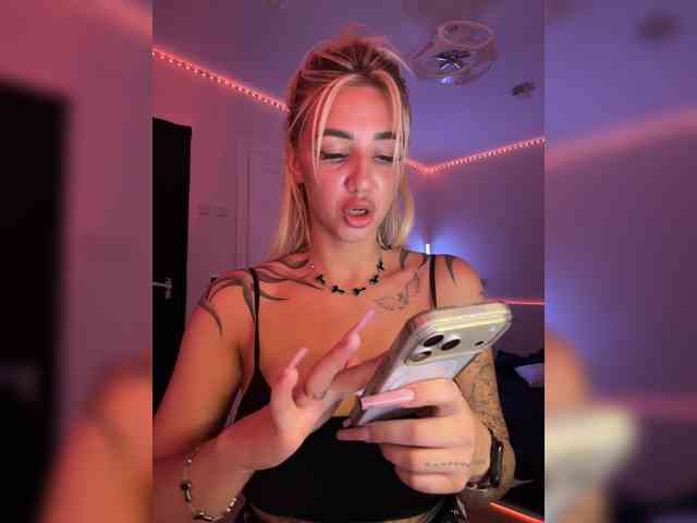 -AmazingBlonde- webcam