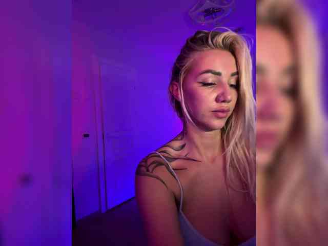 -AmazingBlonde- webcam