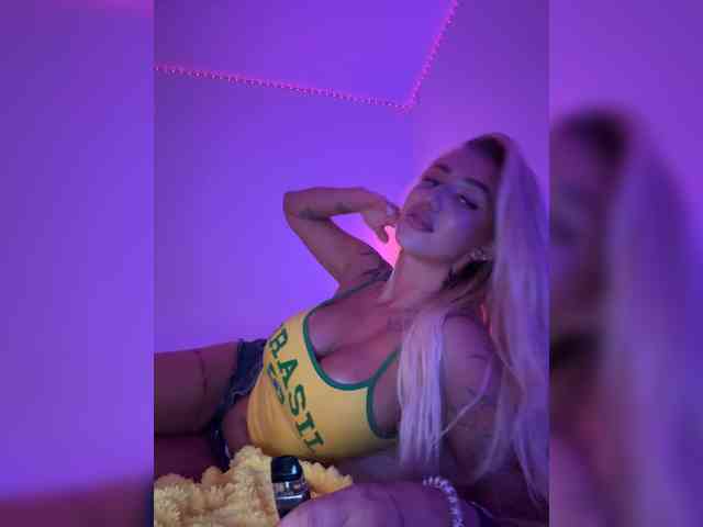 -AmazingBlonde- webcam