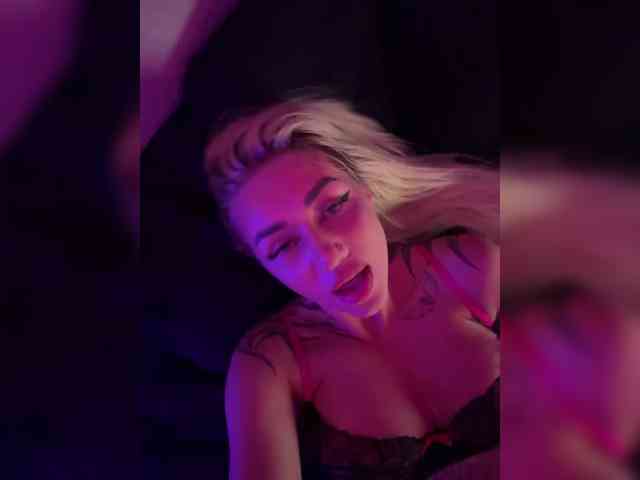-AmazingBlonde- webcam
