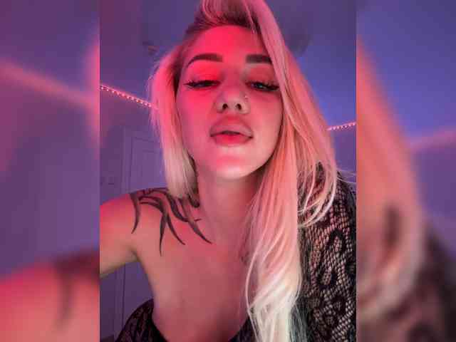 -AmazingBlonde- webcam