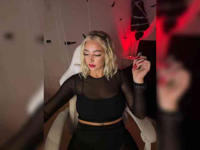-AmazingBlonde-