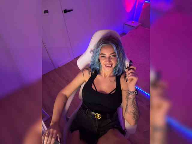 -AmazingBlonde-