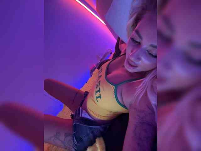 -AmazingBlonde- webcam