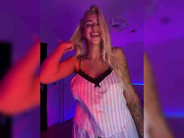 -AmazingBlonde- webcam