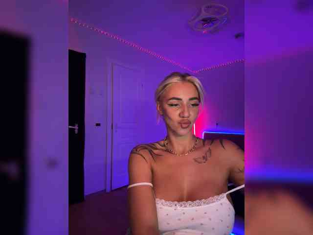 -AmazingBlonde- webcam