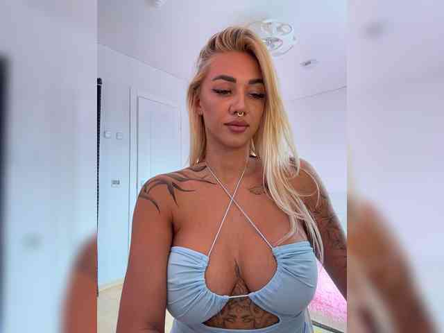 -AmazingBlonde- webcam