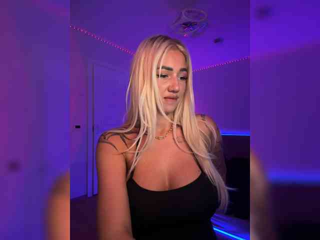 -AmazingBlonde- webcam